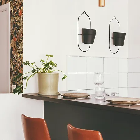 Unbeatable Location Explore On Foot! Apartment